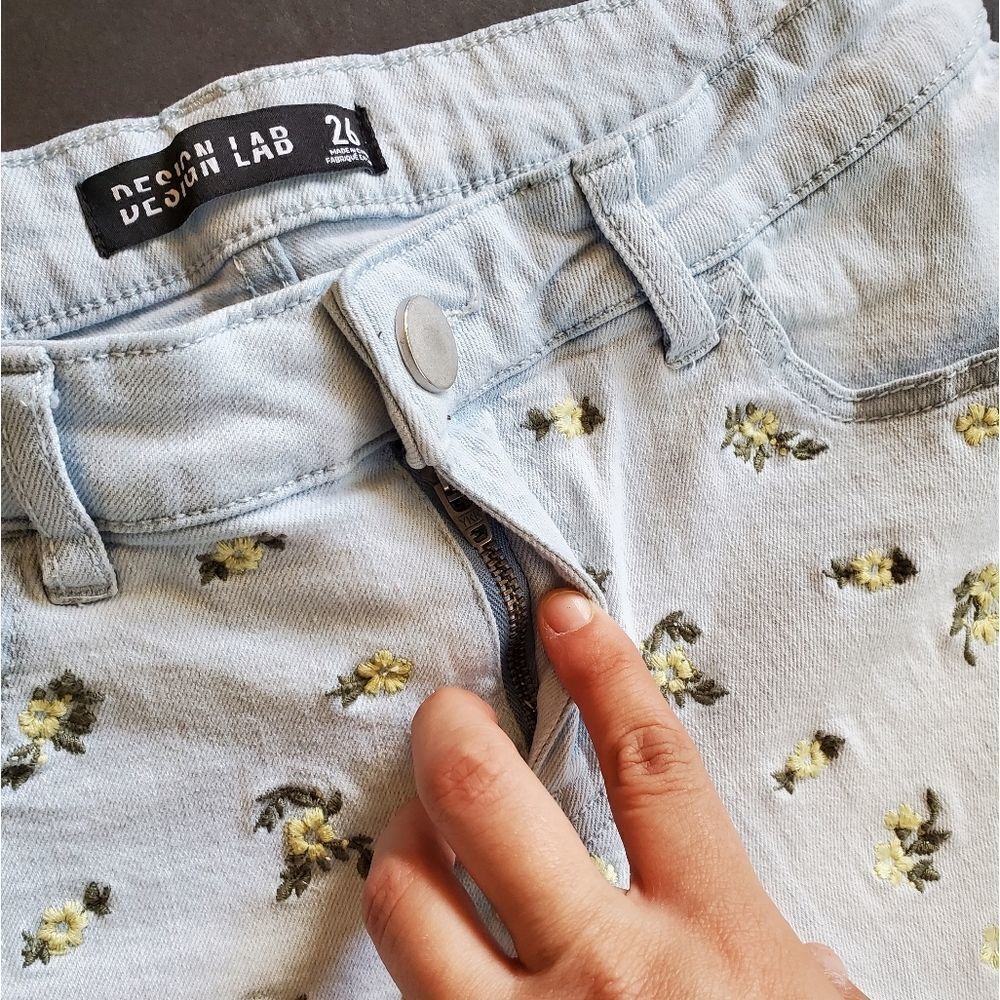 Design Lab Floral Cutoff Jean Shorts - Picture 4 of 9